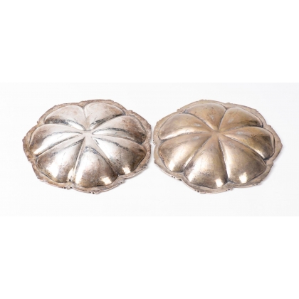 Paire de plats en argent