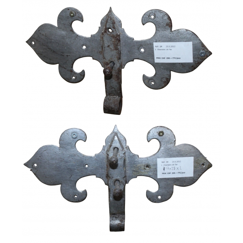 Paire de charnières "Fleur de lys" en fer forgé