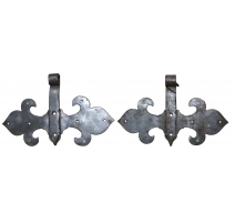 Paire de charnières "Fleur de lys" en fer forgé