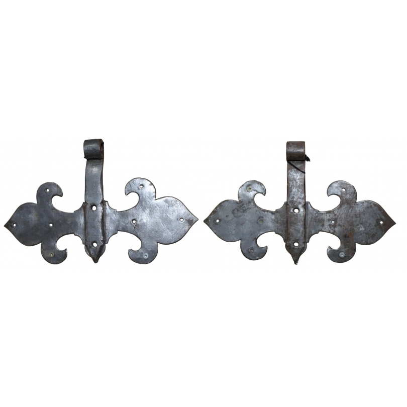 Paire de charnières "Fleur de lys" en fer forgé