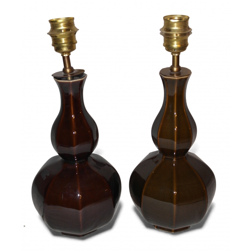 Paire de vases en porcelaine brune