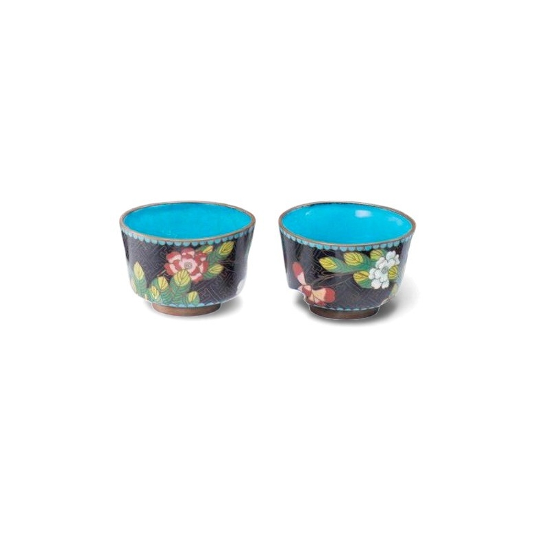 Paire de coupes cloisonnées décor de fleurs