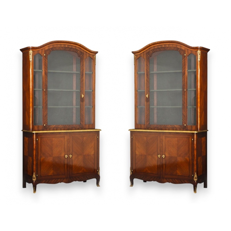 Paire de grandes bibliothèques style Louis XV