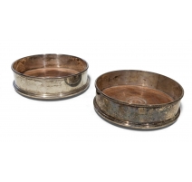 Paire de sous-boutielles en métal argenté