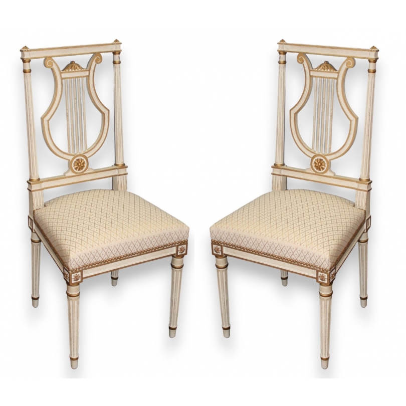 Paire de chaises lyre style Louis XVI laquées