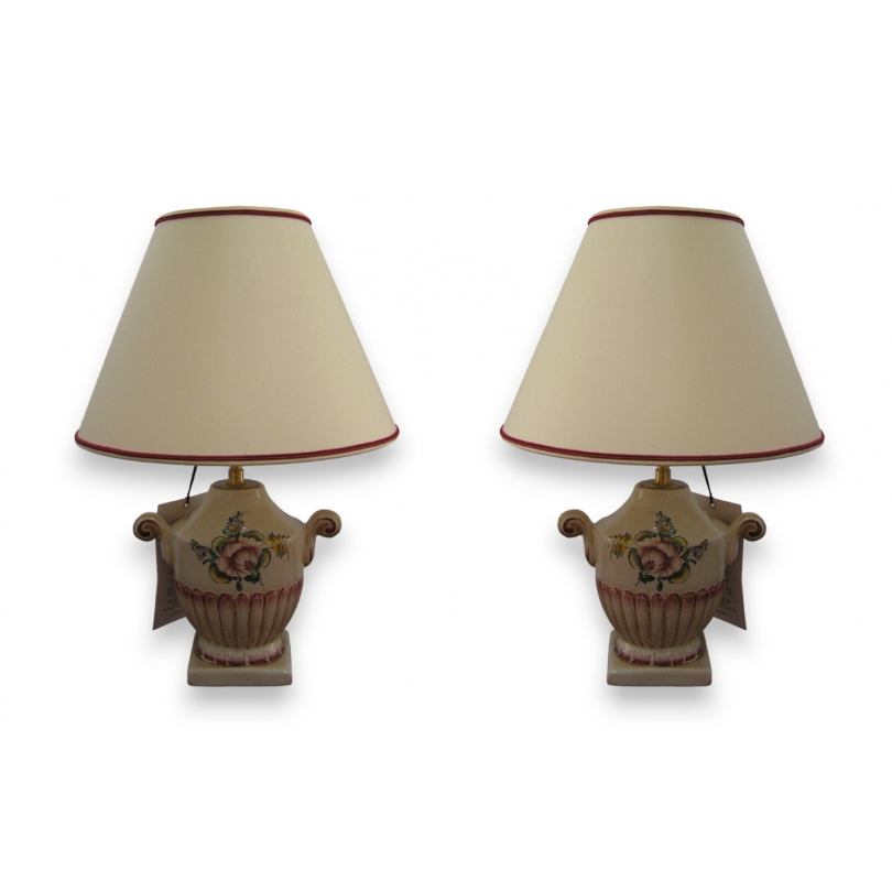  Paire de lampes en faïence, fond beige sur  Moinat SA  - Antiquités décoration