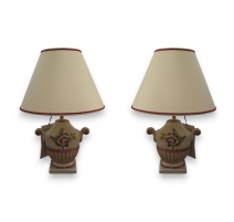 Paire de lampes en faïence, fond beige