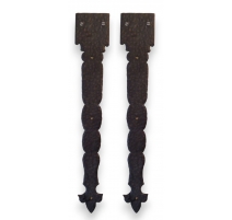 Paire de fers de porte