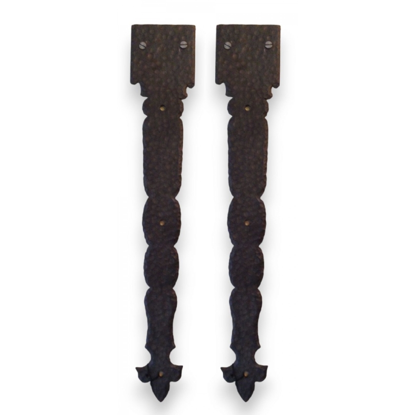 Paire de fers de porte