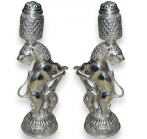 Paire de décorations en bronze argenté