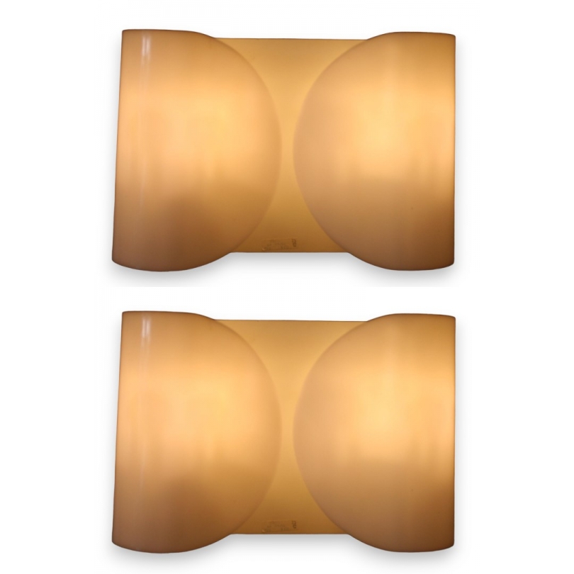 Paire d'appliques en plexiglas