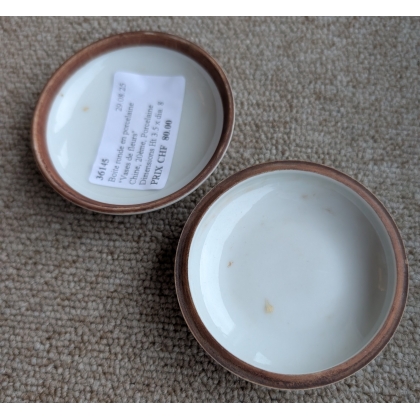 Boite ronde en porcelaine \"Vases de fleurs\"