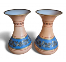 Paire de vases. Décor or.
