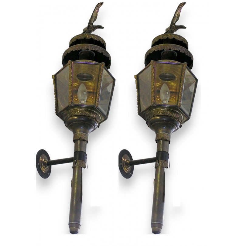 Paire de lanternes avec aigles en laiton