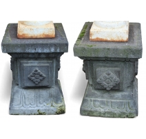Paire de socles en pierre volcanique