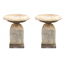 Paire de vasques évasées sur socles en pierre