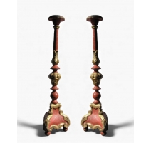 Paire de pique-cierges en bois doré