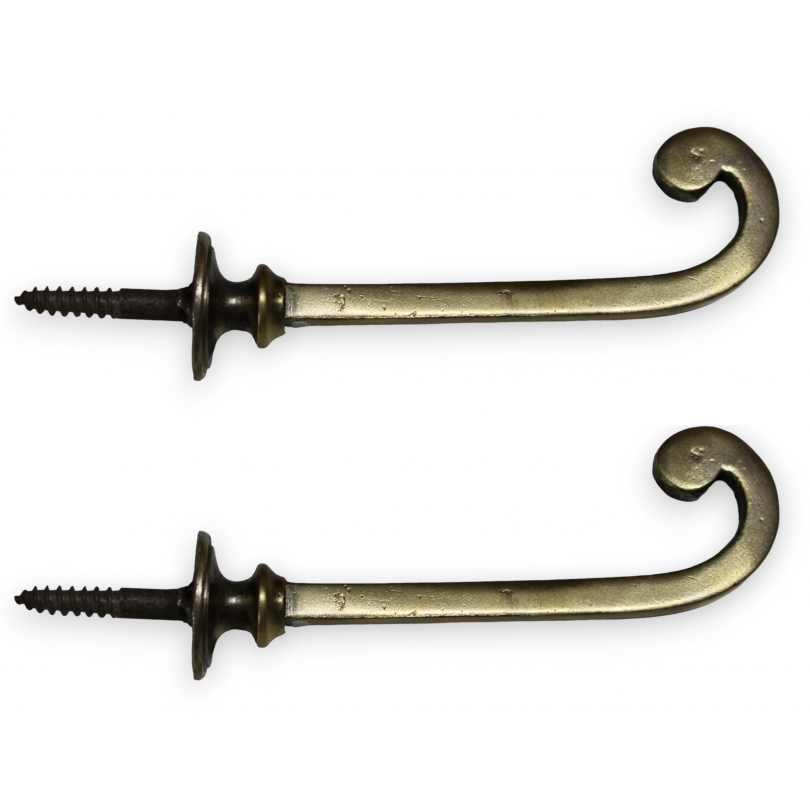 Paire de crochets en laiton