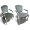 Paire de fauteuils style Louis XV velours vert