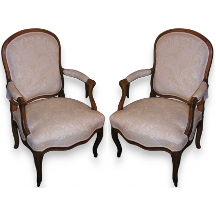Paire de fauteuils Louis XV. Dos plat.