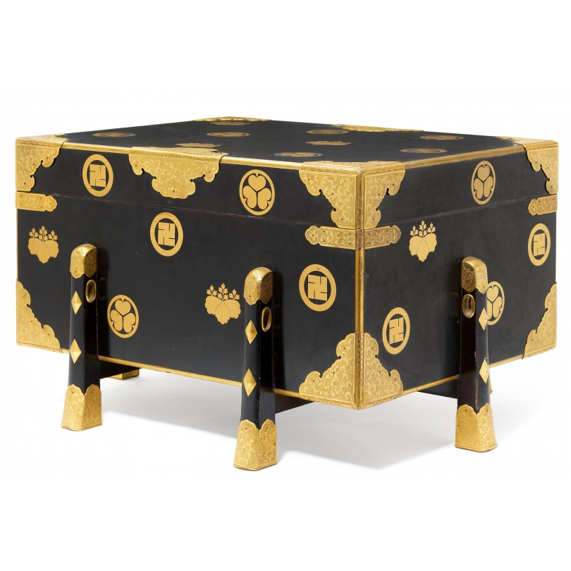 Coffret à armure en laque noir et or