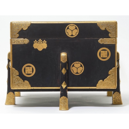 Black and gold lacquered armour case