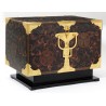 Black and gold lacquer travel set