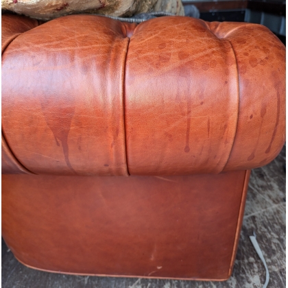 Super Elite leather Chesterfield sofa at  Moinat SA  - Antiques and home décor
