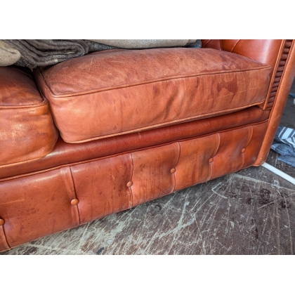 Super Elite leather Chesterfield sofa at  Moinat SA  - Antiques and home décor