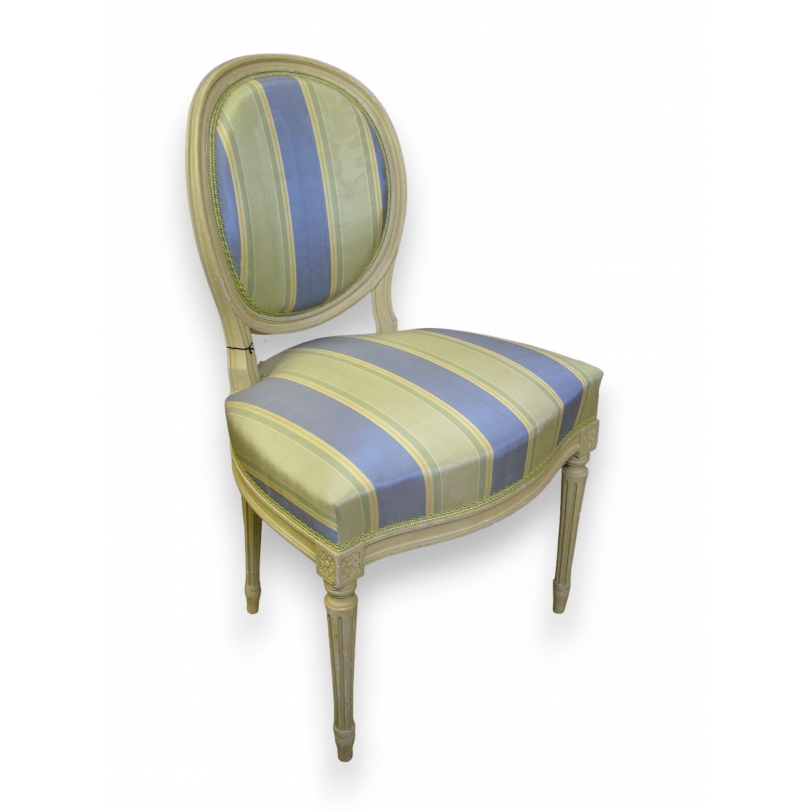 Chaise style Louis XVI médaillon