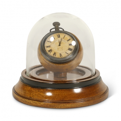 Montre Gousset sur socle, sous une cloche
