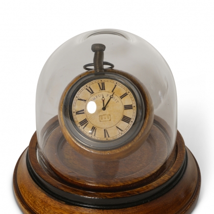 Montre Gousset sur socle, sous une cloche