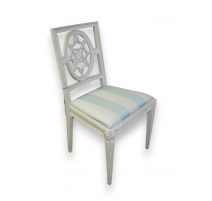 Chaise style Louis XVI à dos sculpté