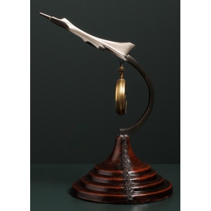 ‘Avion’ watch stand in aluminium and leather