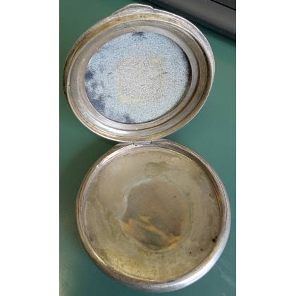  Petite boîte en argent émaillé sur  Moinat SA  - Antiquités décoration