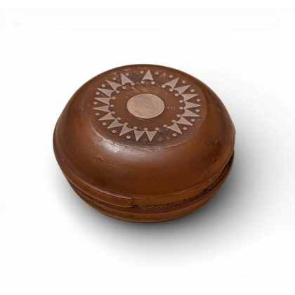 Petite boite ronde en corne et or