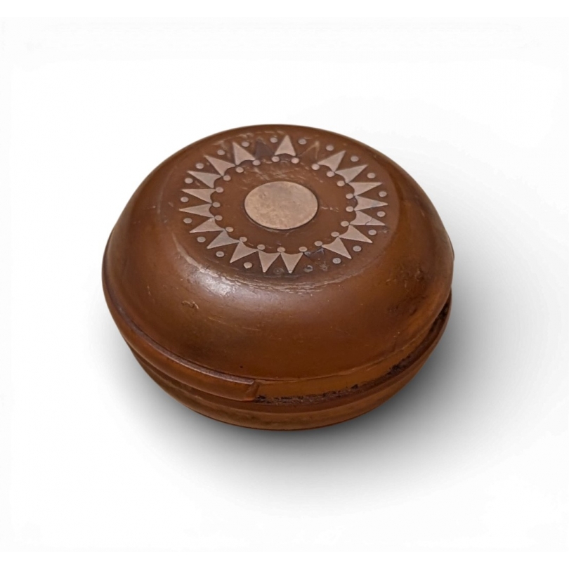 Petite boite ronde en corne et or