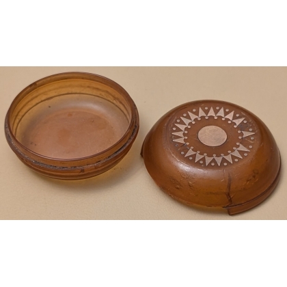 Petite boite ronde en corne et or
