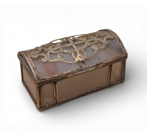Boite en agate et laiton en forme de coffre