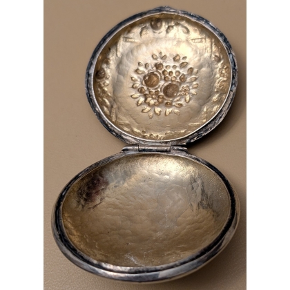 Boite ronde Roses en argent 800
