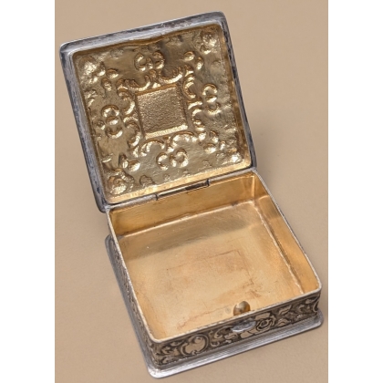Boite carrée en argent 800