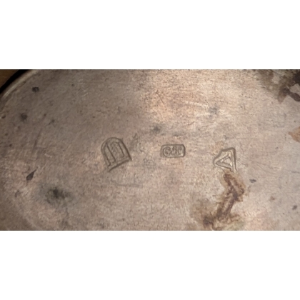 Boite ovale en argent, couvercle nacre