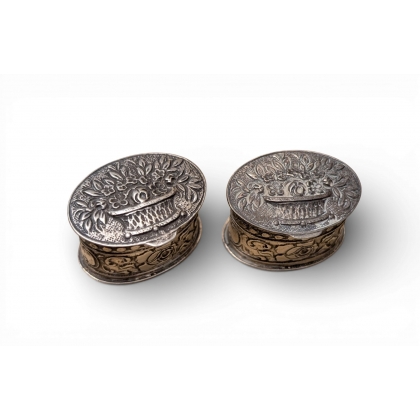Paire de petites boites ovale en argent 800