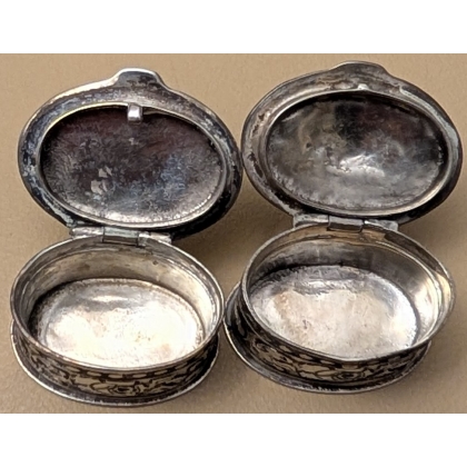 Paire de petites boites ovale en argent 800