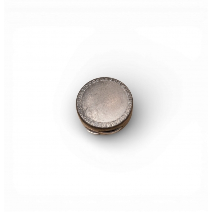 Petite boite ronde en argent 800