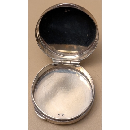 Petite boite ronde en argent 800
