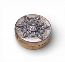 Petite boite ronde en argent
