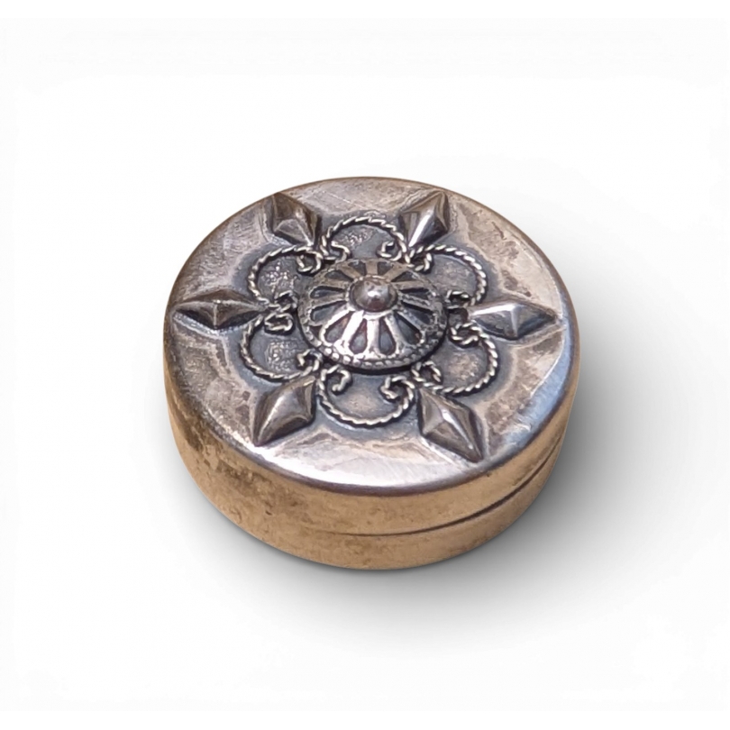 Petite boite ronde en argent