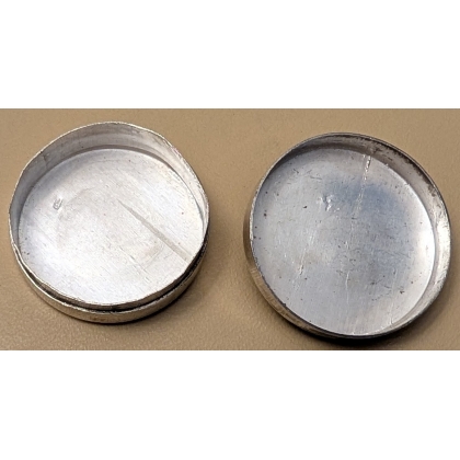 Petite boite ronde en argent