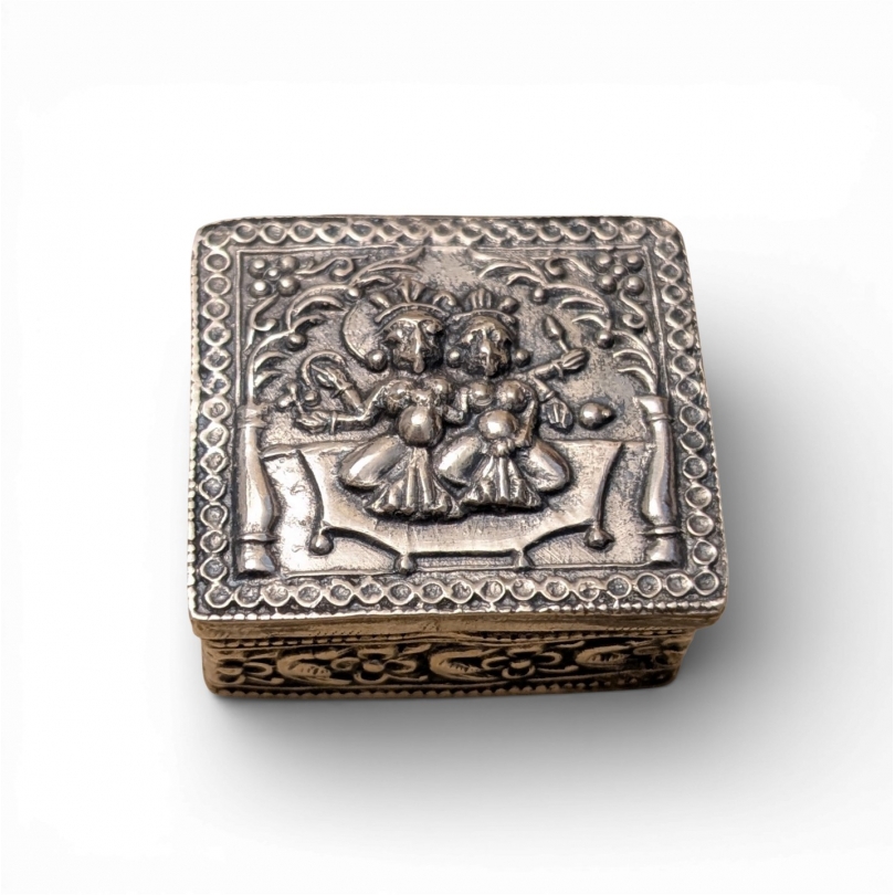 Petite boite carrée deux Ganesh en argent
